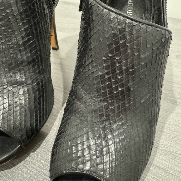 Audrey Brooke Black Leather Short Ankle Booties - Picture 7 of 8
